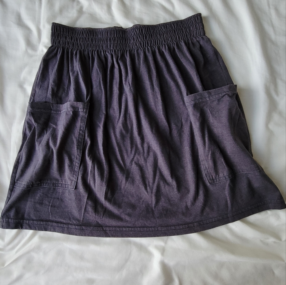 American Apparel, size Medium, gray skirt, with pockets